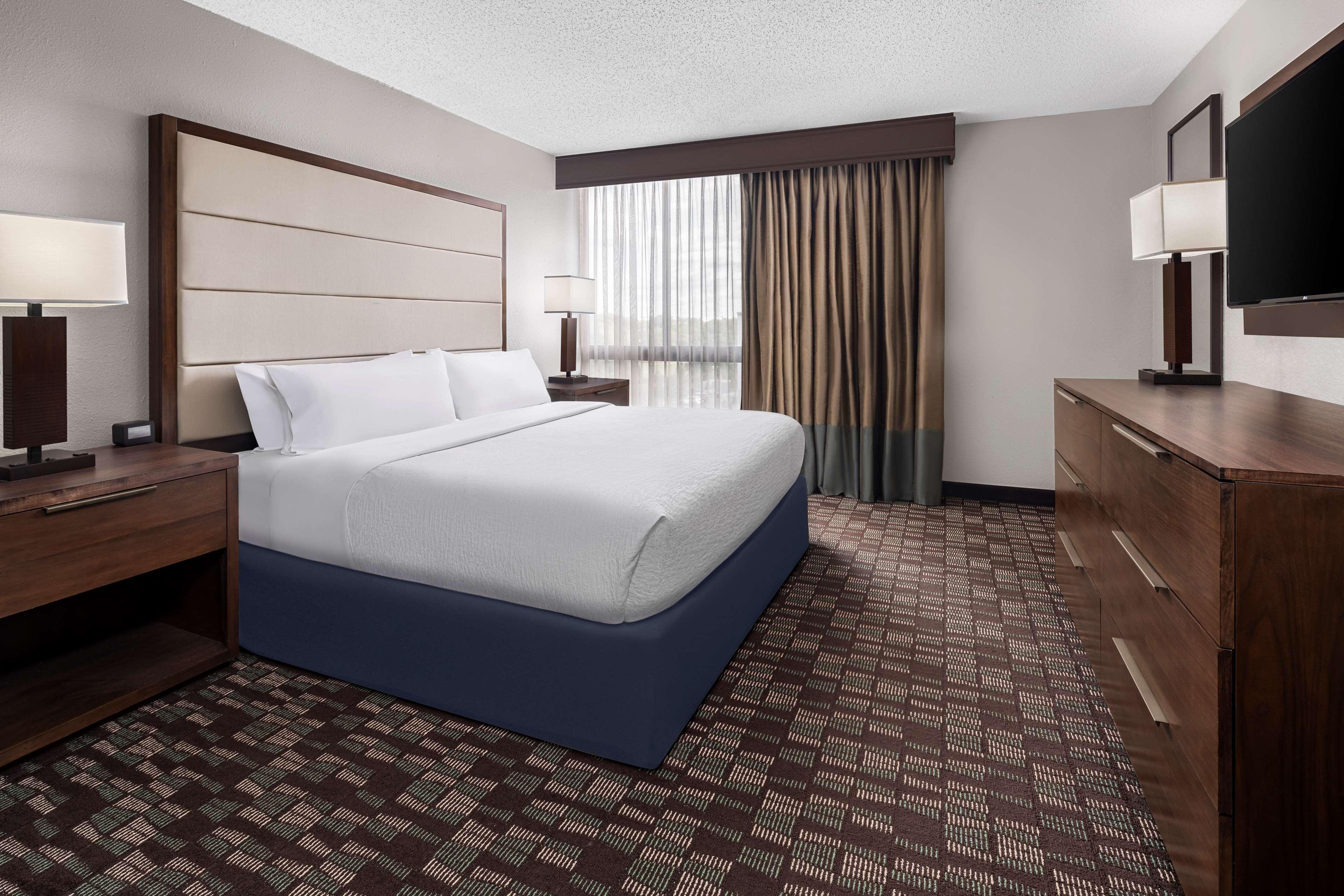 Embassy By Hilton Airport 4*